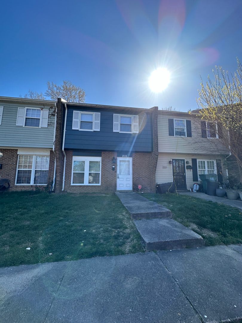 Henrico County Townhouse! 3 beds, 1.5 bath, central laundry, HVAC, parking, all electric!