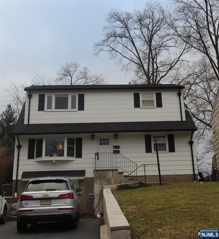 52 Bank Street 2nd Floor