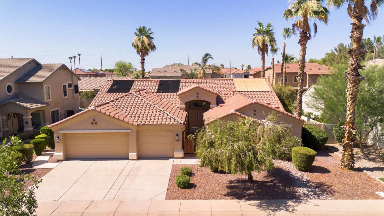 Gorgeous Everything you Need 4Bedroom plus Den Chandler Home!