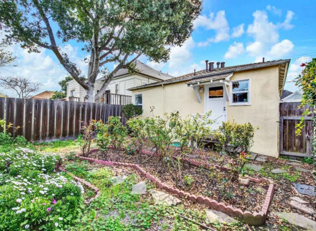 Spacious  Updated 2 BR / 1 BA Home in North Oakland – Move-In Ready!