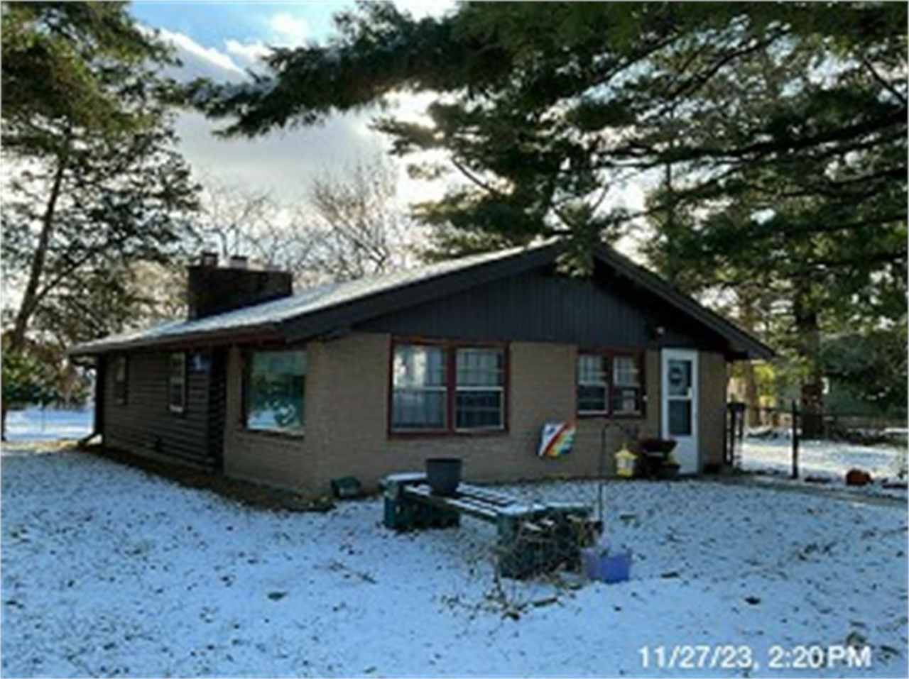 2 Bedroom 1 bath "Cabin-esque" house in Coralville.