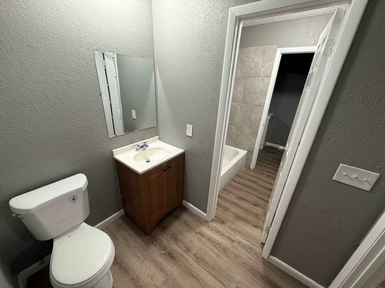 2581-2583 Chestnut Woods Dr