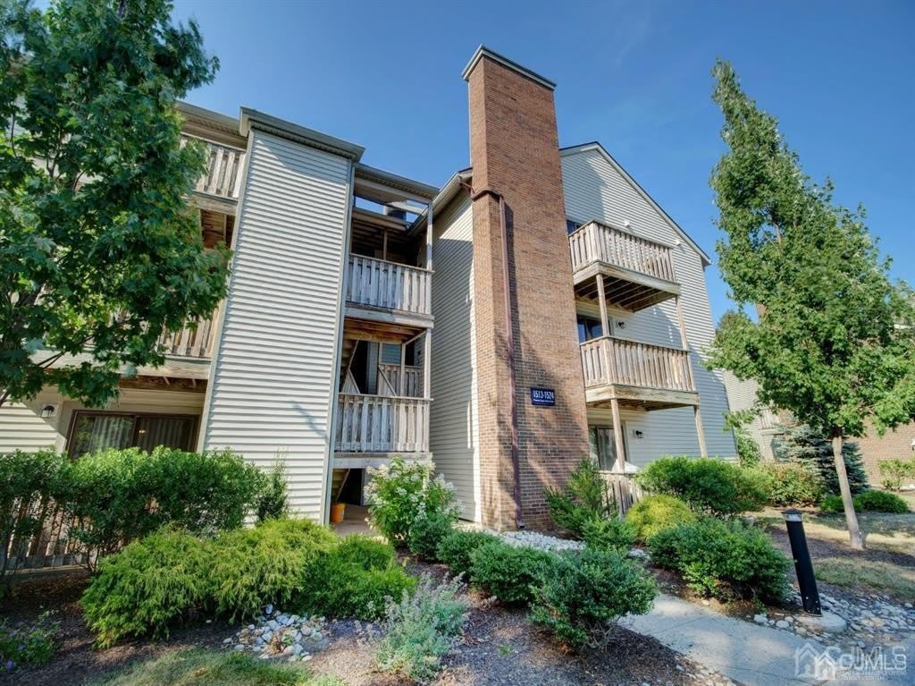 1513 Ravens Crest Drive