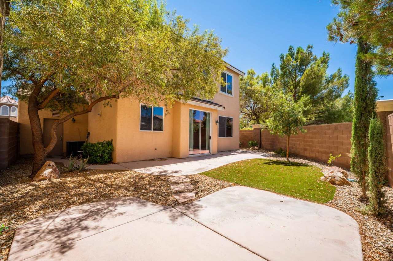 3 BEDROOM SOUTHERN HIGHLANDS STUNNER!