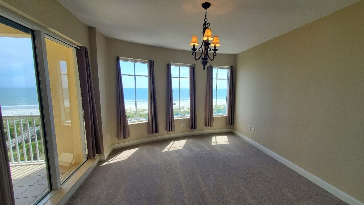 Beautiful 3 bedroom Oceanfront Condo for long-term lease (12 months)