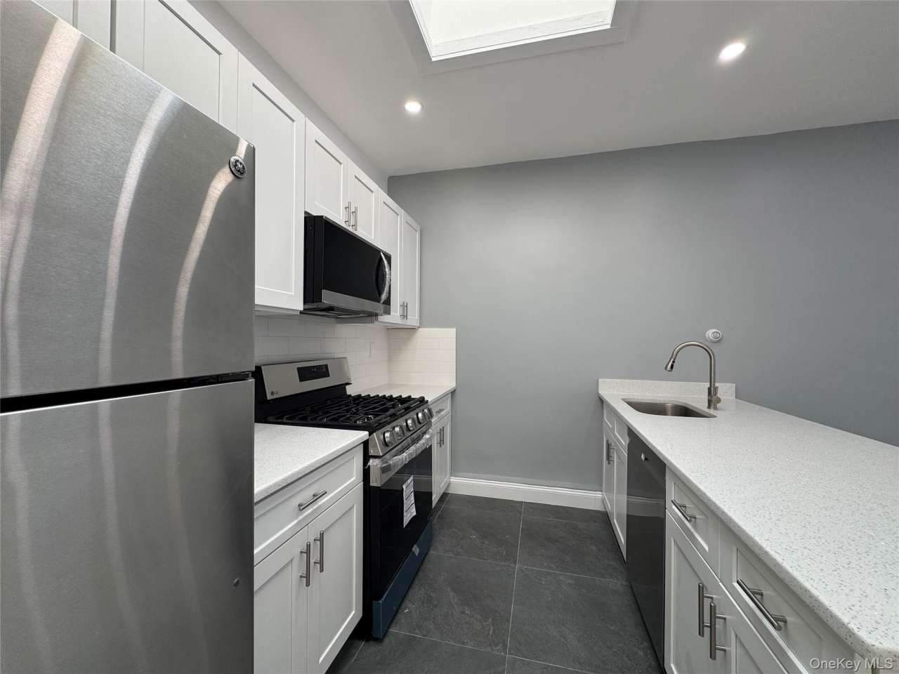 209-211 Main Street unit: 2S