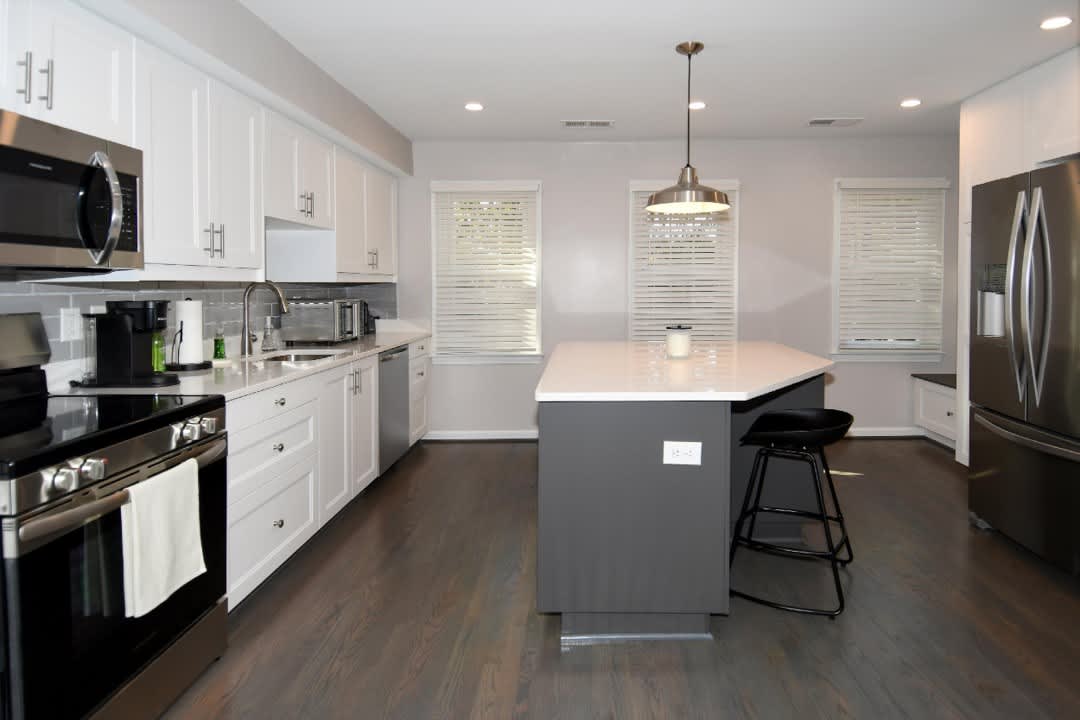 4427 1/2 Macarthur Boulevard Northwest