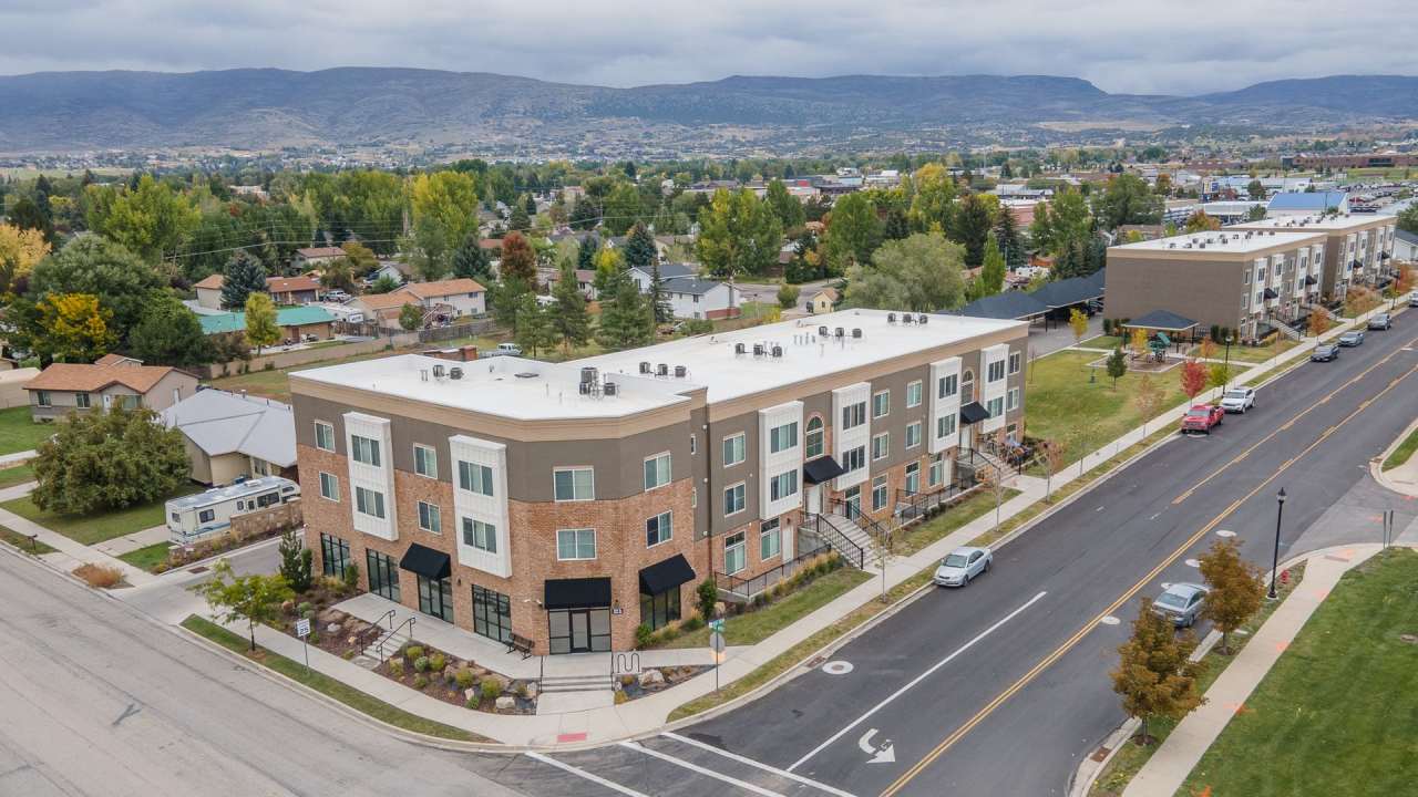 Pet-Friendly 1-Bed, 1-Bath Condos at District at Valley Station, Heber – High Ceilings, Scenic Views  Modern Living