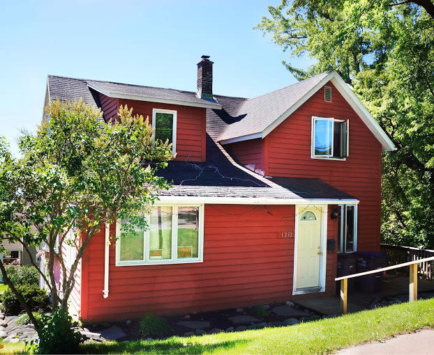 AVAILABLE JUNE - 5 Bed 2 Bath In East Hillside