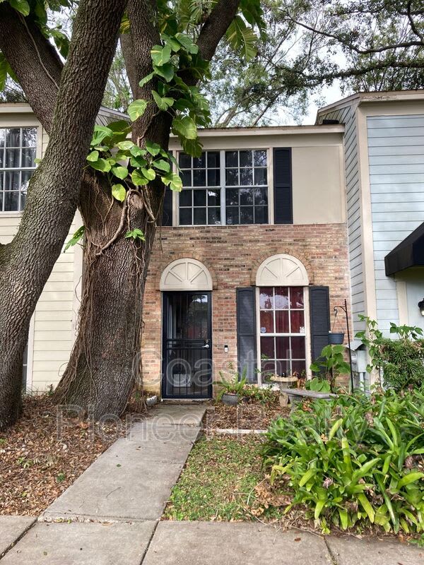 1734 Mill Run Circle