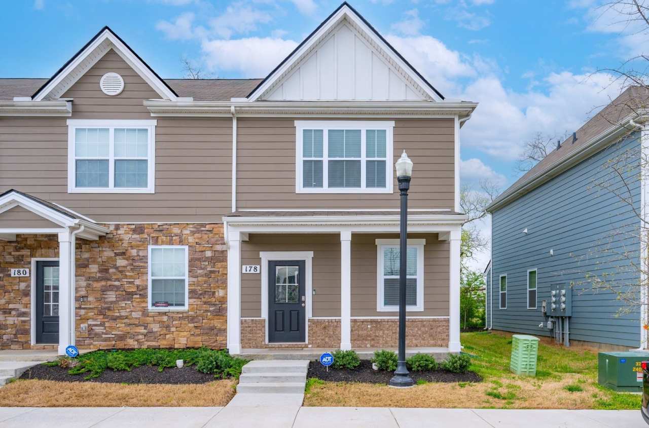 Bright 3-Bed End-Unit Townhome in Cedar Station with Modern Finishes  Private Outdoor Spaces
