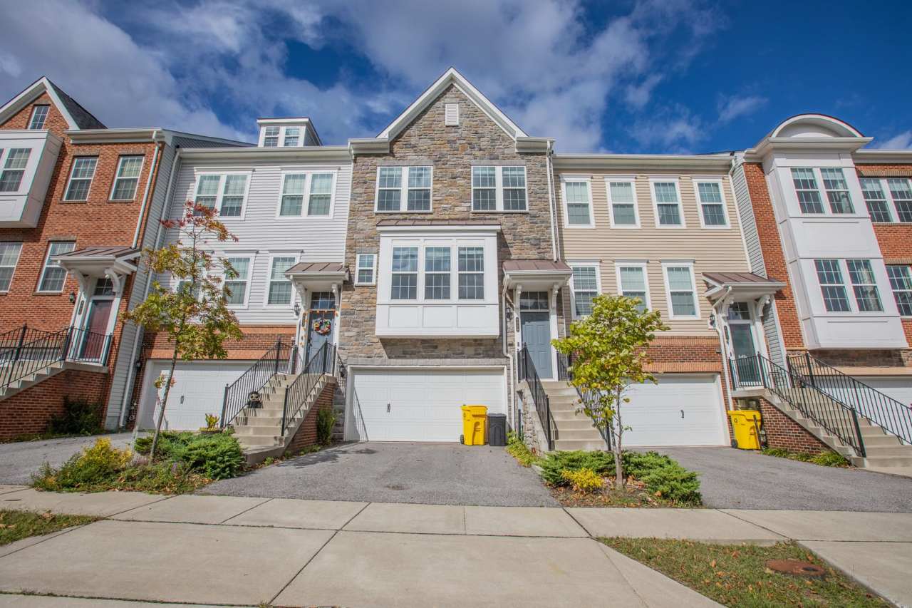 Beautiful 3 BR/2 Full BA  2 Half BA Townhome in Hanover!