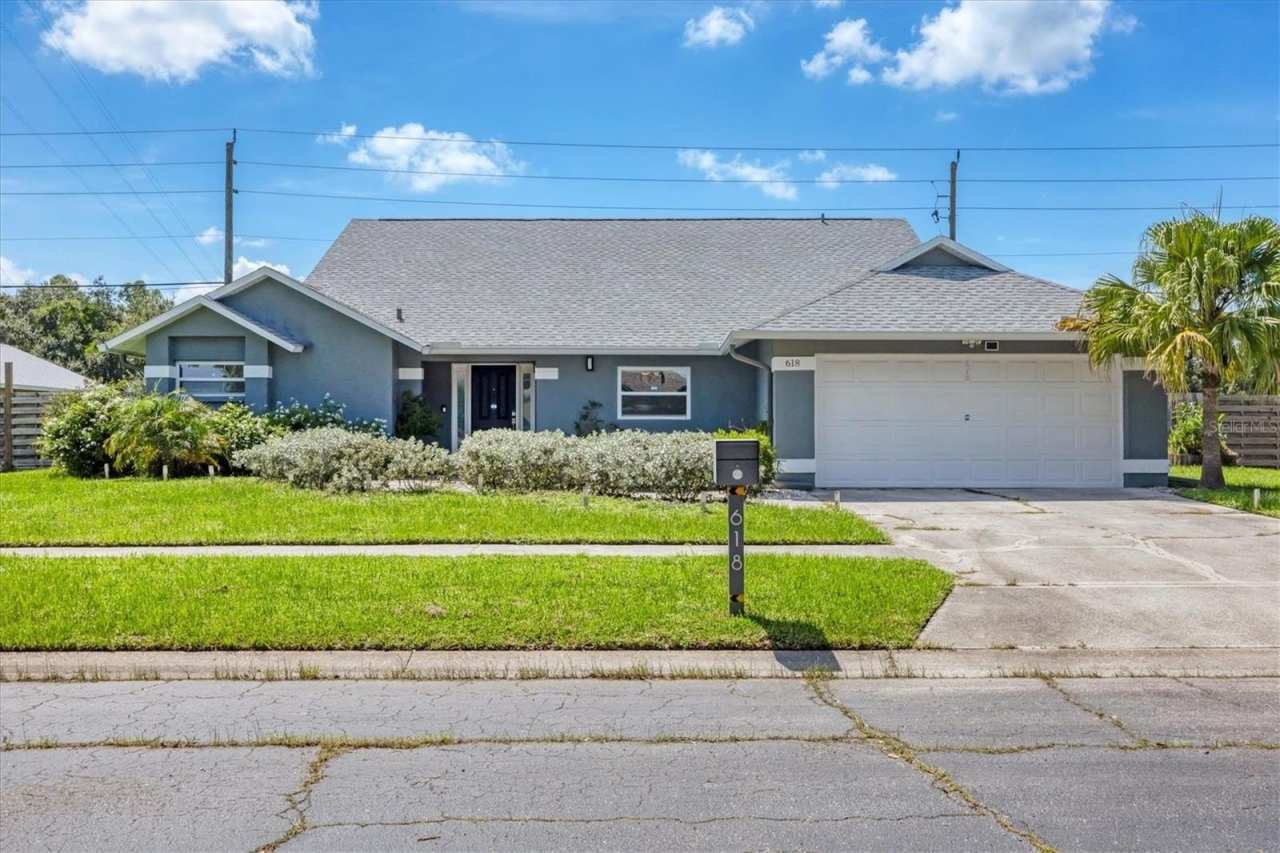 618 EASTPOINTE COURT