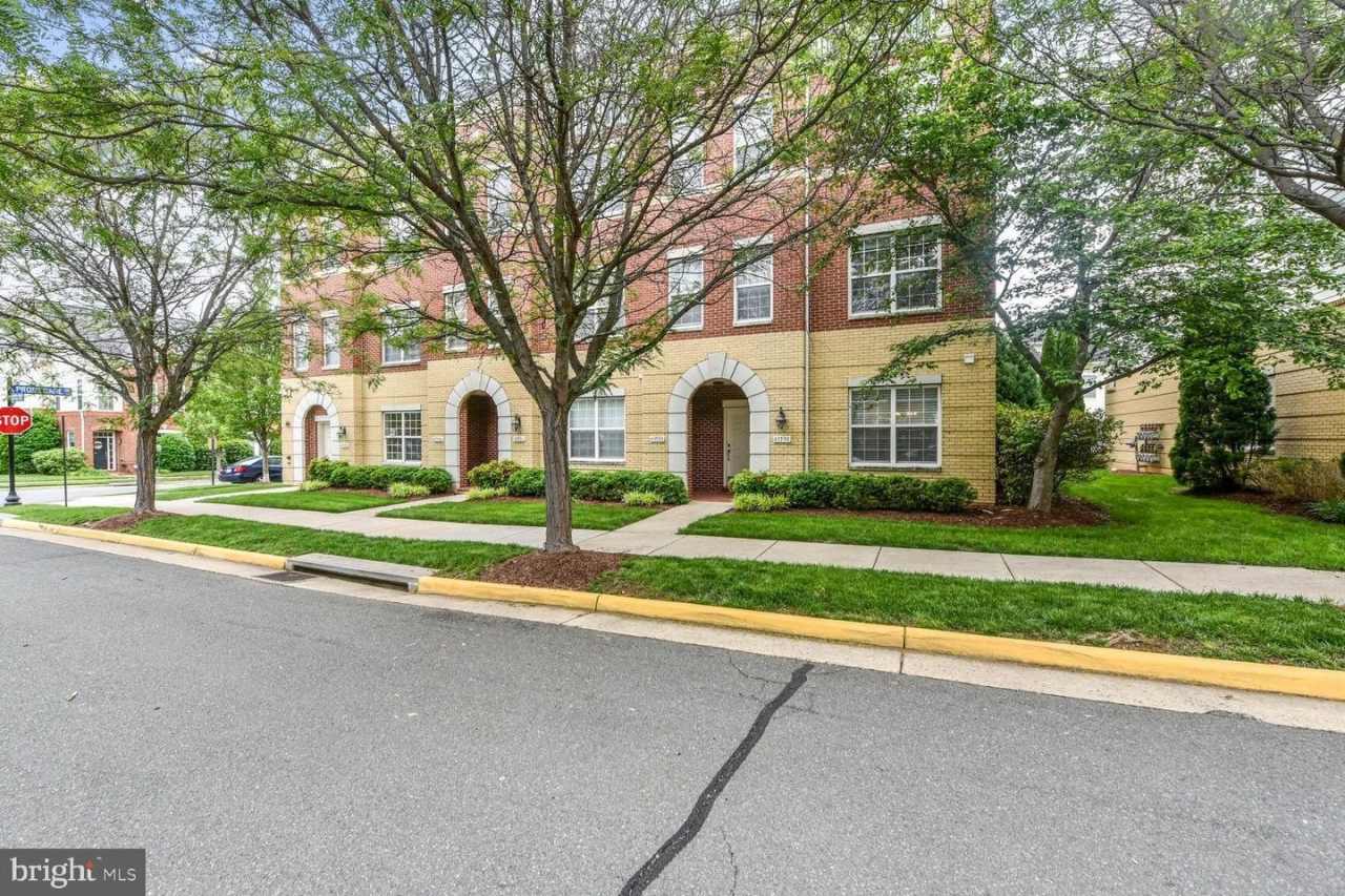 43590 HAMPSHIRE CROSSING SQ