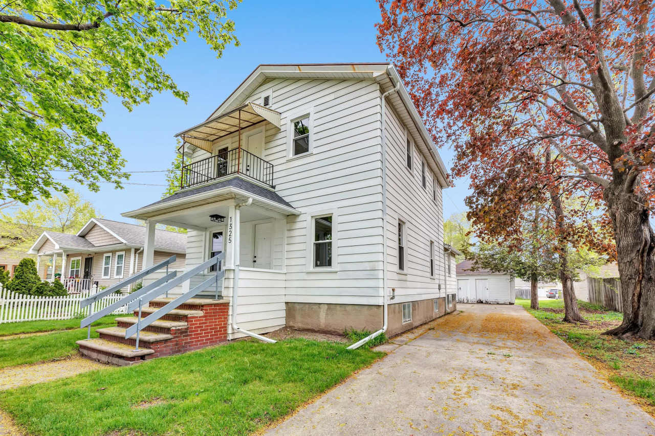 1325 Harvey Street - Lower