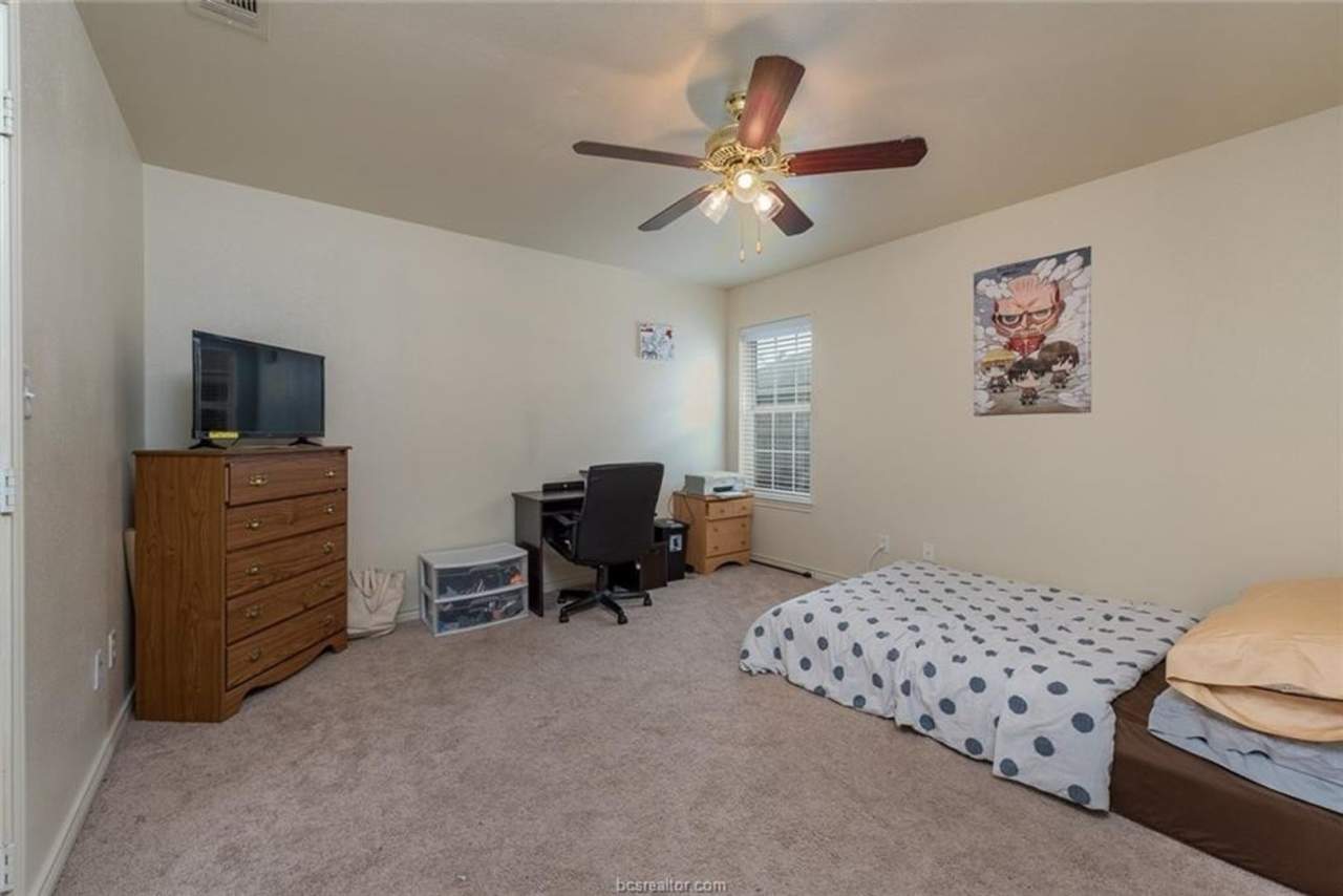 Beautiful 3 Bed, 3 Bath Duplex in South College Station!