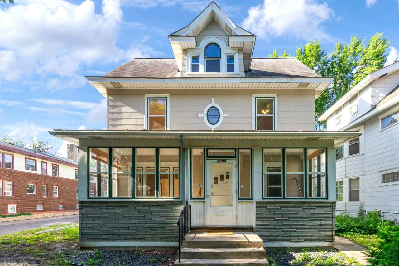 1704 Ashland, St. Paul (Available June 1st)- 7 Bedroom 3 Bathroom