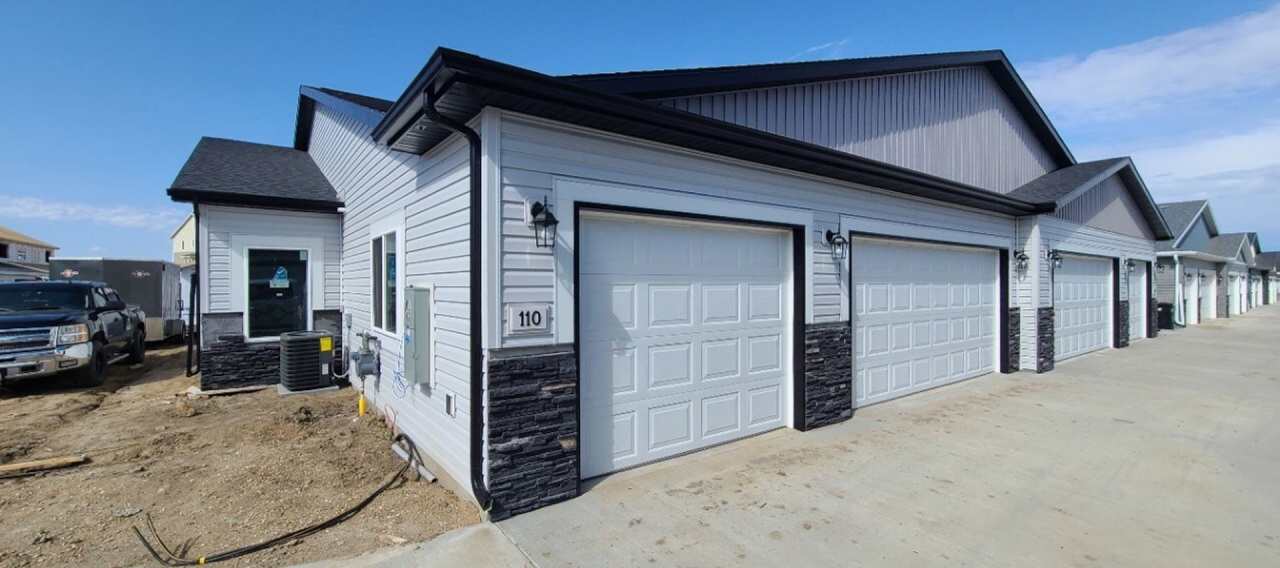 TWIN HOME IN SOUTH BISMARCK W/ HUGE 3 STALL GARAGE