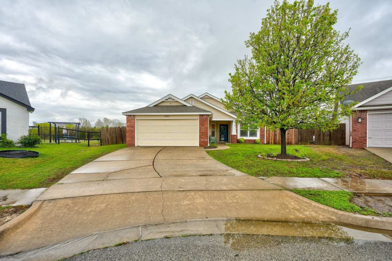 Turnkey Living in Owasso, Stylish Furnished 3-Bed Home with Pond  2-Car Garage!