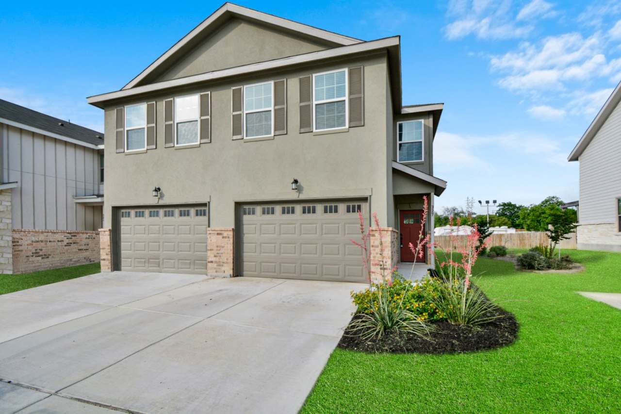 **2 Weeks Free!** Beautiful 3 Bedroom Duplex in New Braunfels – Modern Finishes  Great Layout!