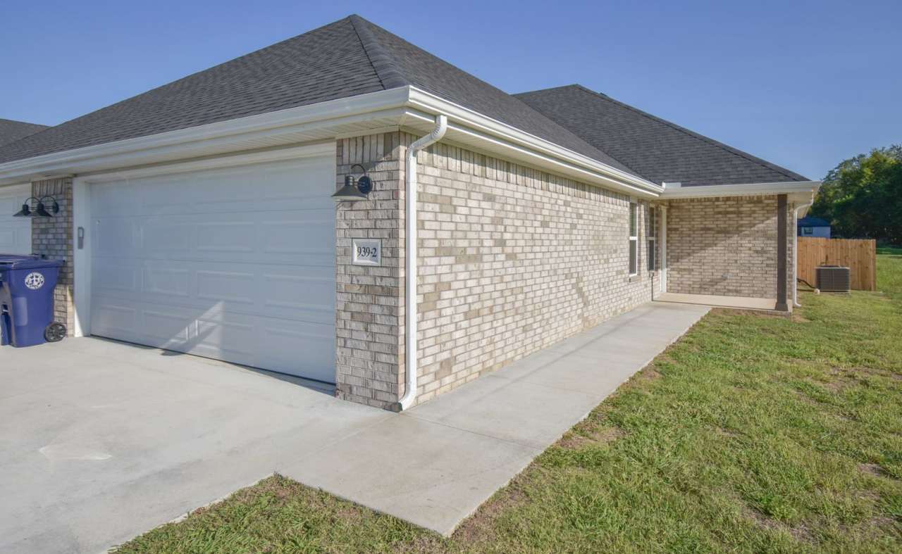 3 Bedroom 2 Bath Duplex in Prairie Grove!!