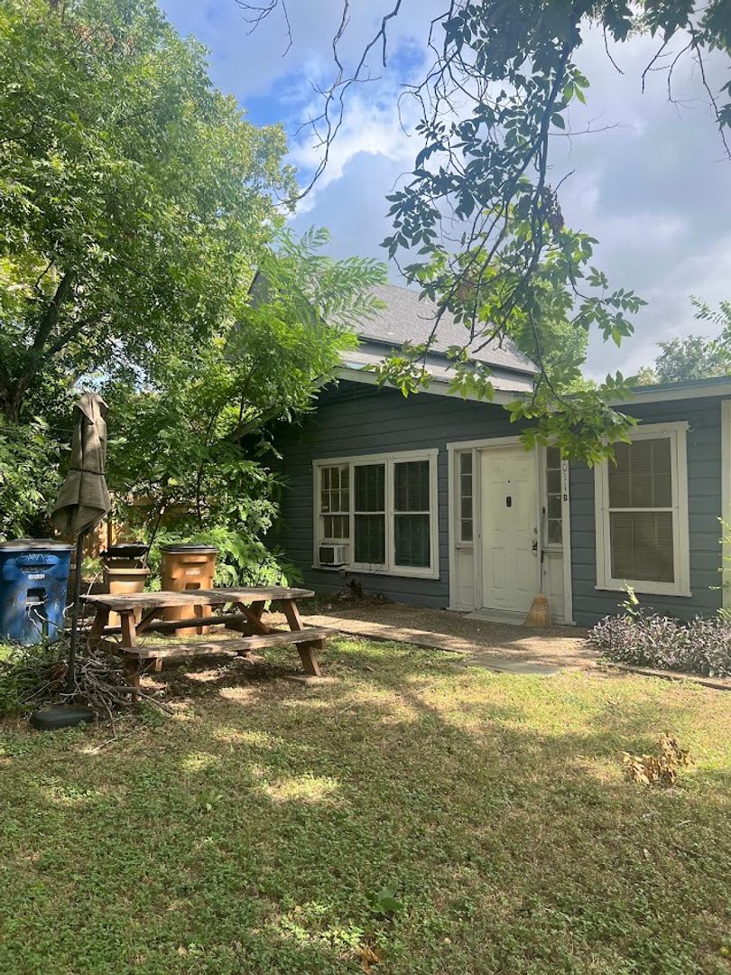 Classic Hyde Park Duplex - 1BD/BA - ONE BLOCK TO HANCOCK CENTER