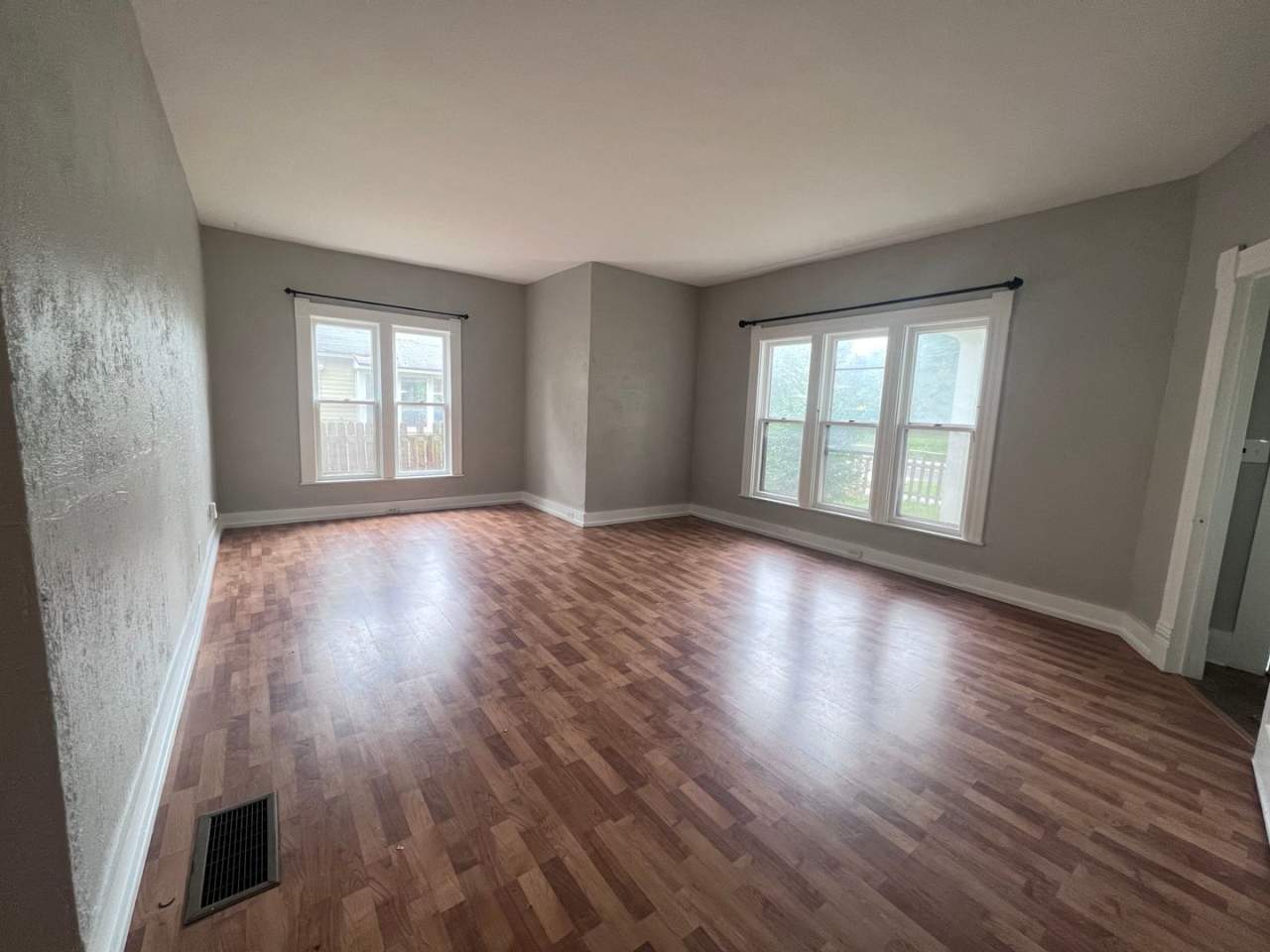 Wonderful and Spacious Three Bedroom Home Minutes from Downtown Grand Rapids!!