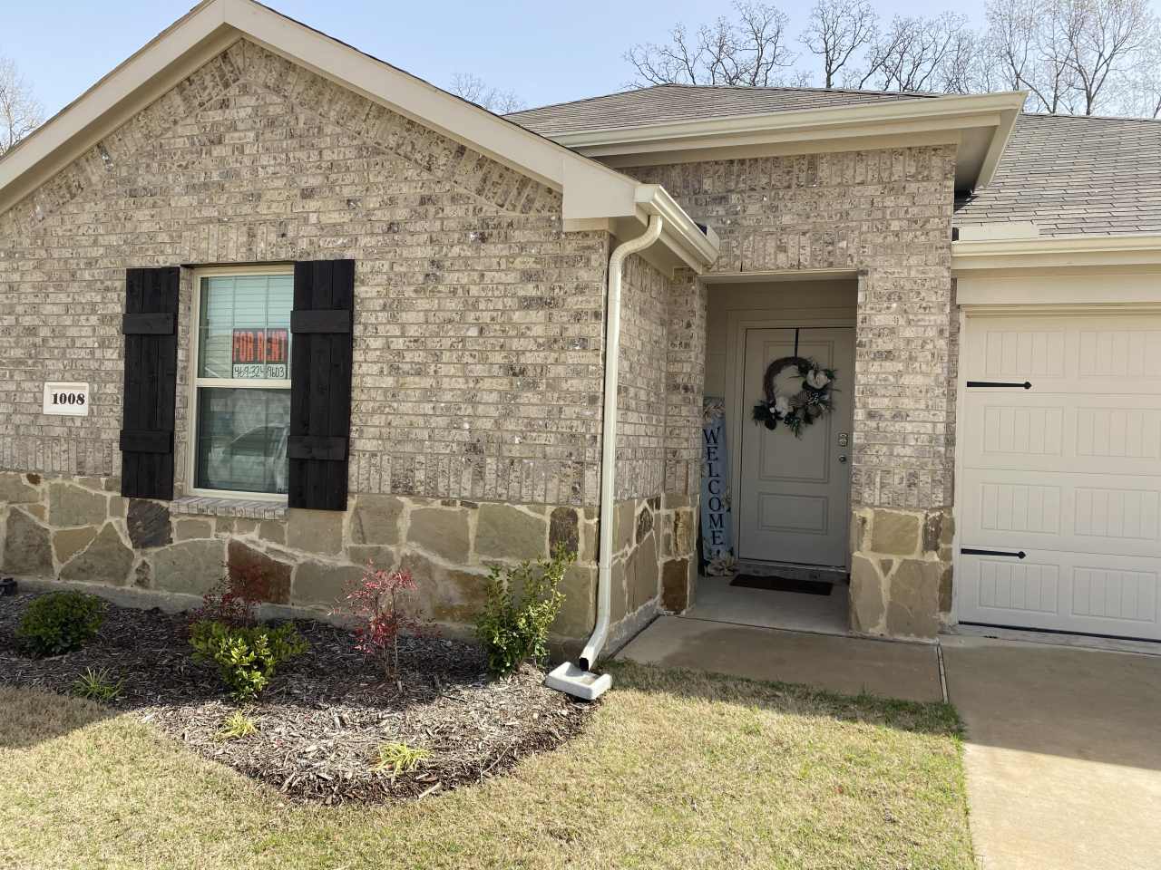 1008 N River Oaks Ln