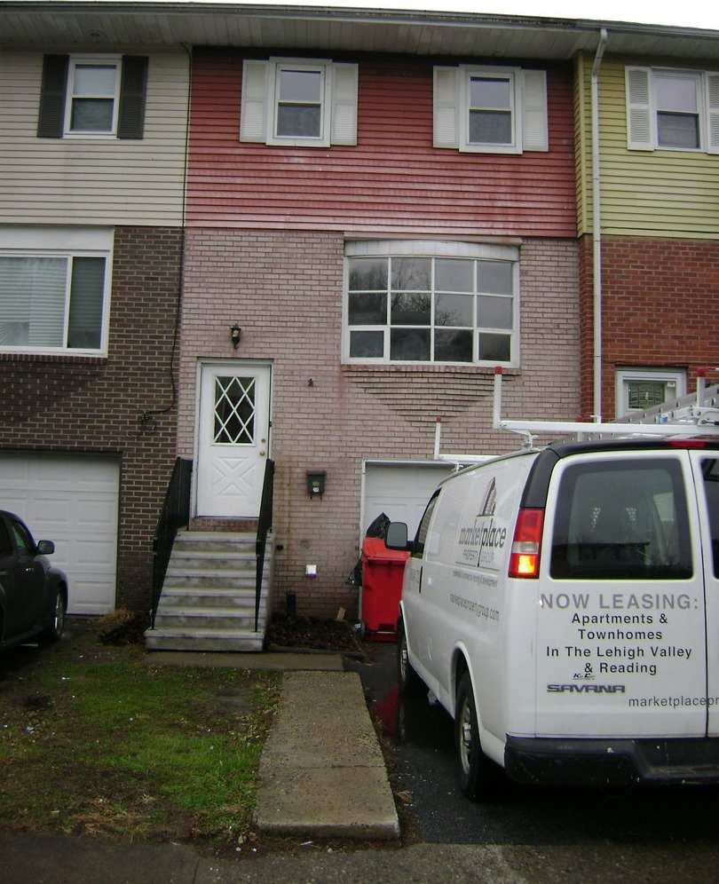 3BR Townhome with garage! - Northampton School District