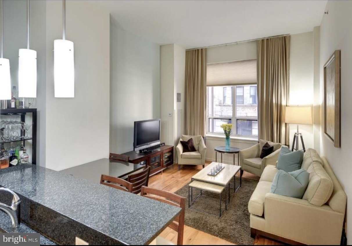 1425 LOCUST Street unit: 2C