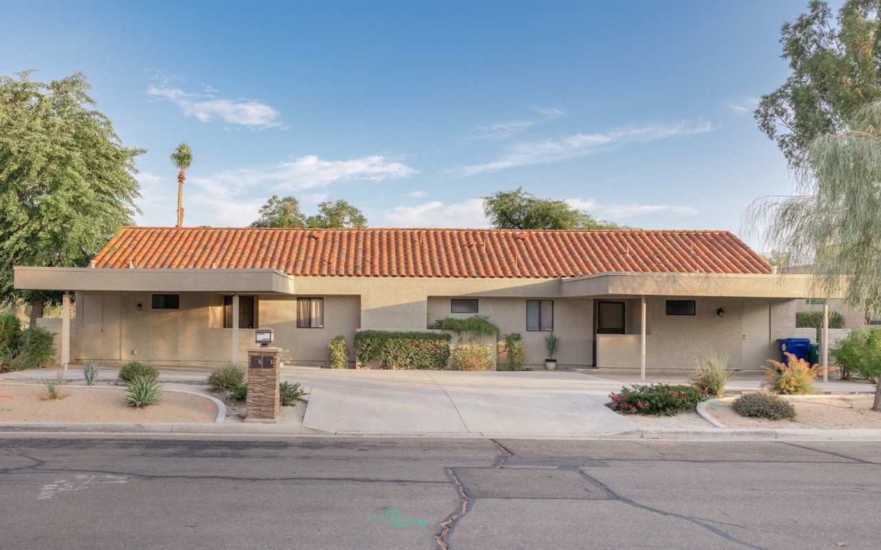 Single-Story 2-Bedroom Condo in Beautiful Palm Desert Resorter HOA!
