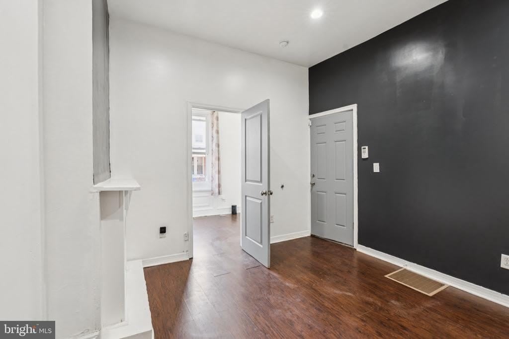 1122 W DAUPHIN STREET