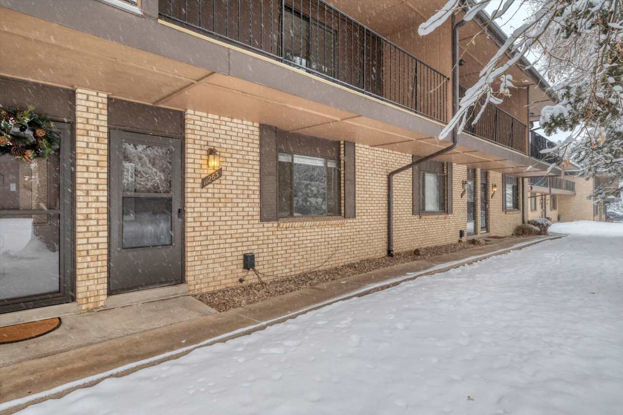 Bright  Spacious Townhome in Lakewood 2bd 2ba