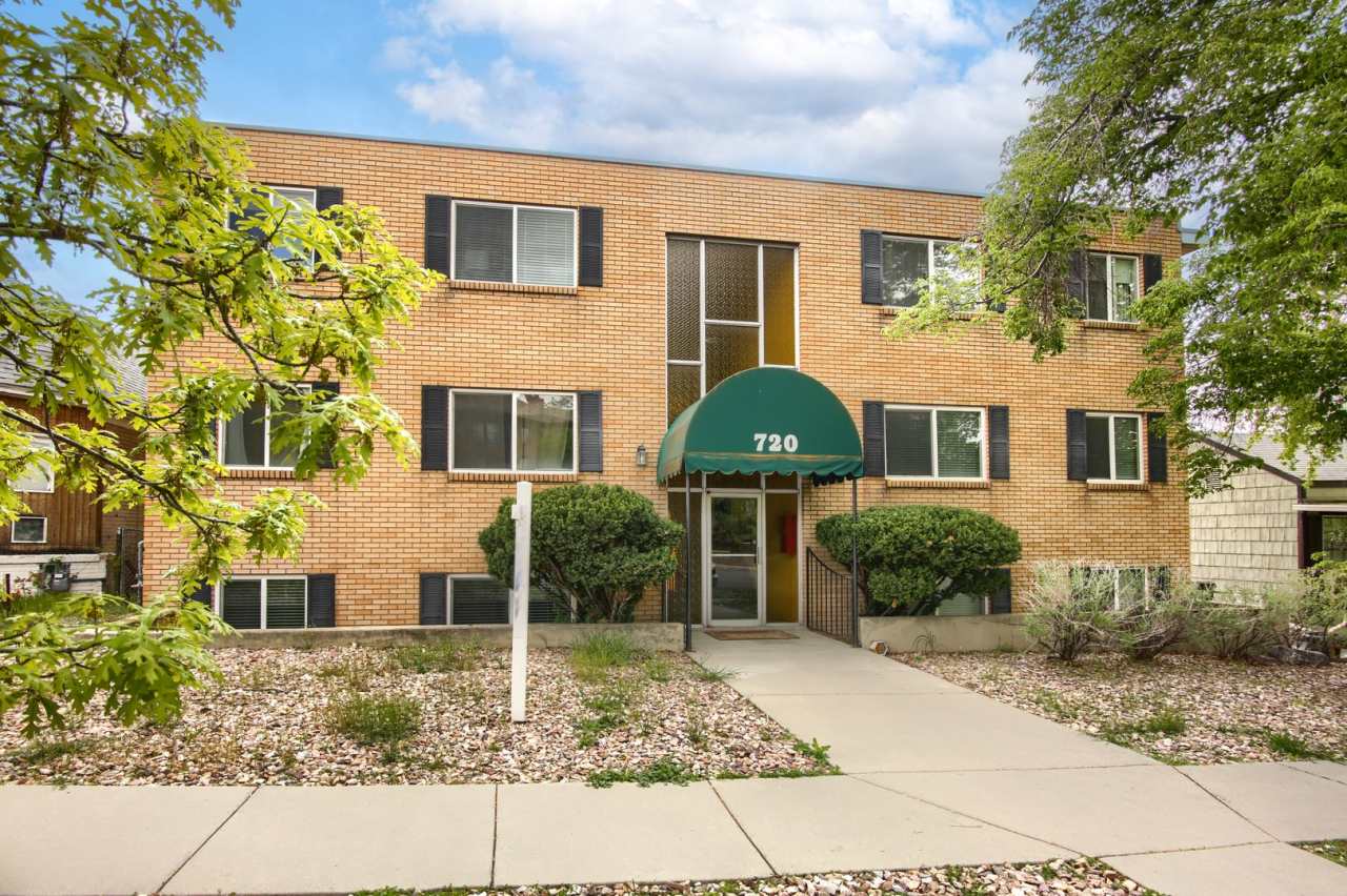 Stunning Condo Unit In Prime Location!