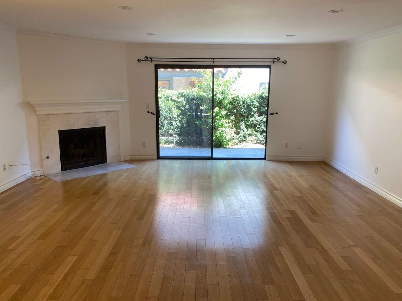 Spacious and Renovated Santa Monica Townhouse - Walker's Paradise 12th and Wilshire!