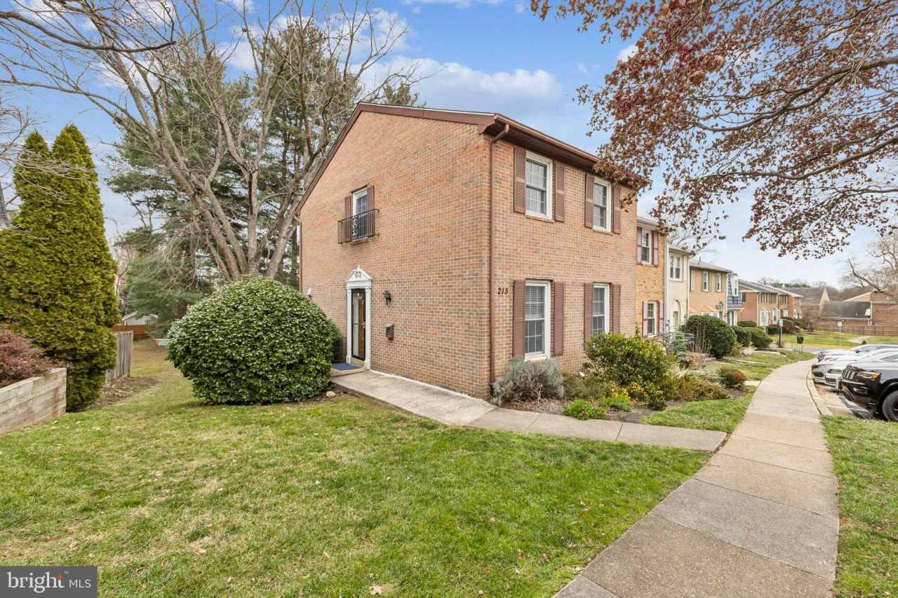 215 COMMONS Drive NW