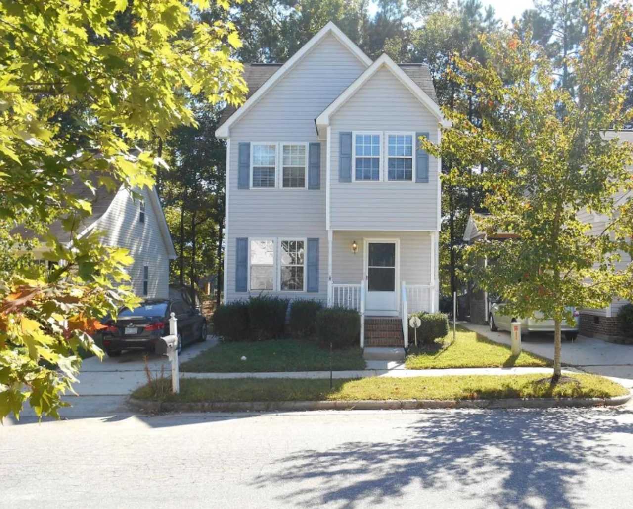 Cute 3 bedroom 1.5 bath home located close to downtown Holly Springs.