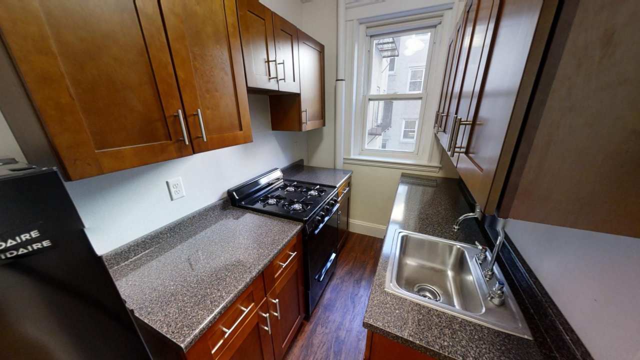 Nicely renovated studio in the heart of Fenway with no broker's fee!