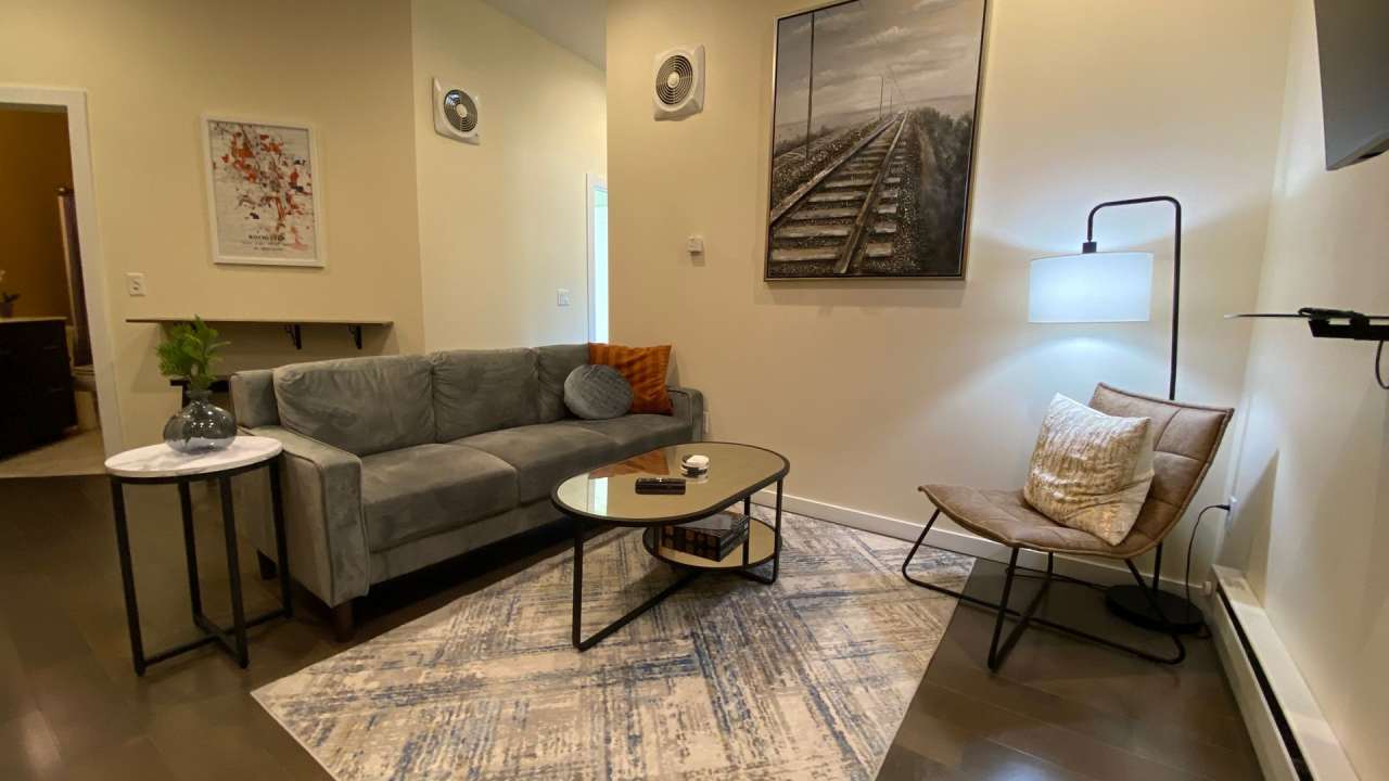 New Luxury Downtown 2 Bedroom Apartment with Indoor Garage
