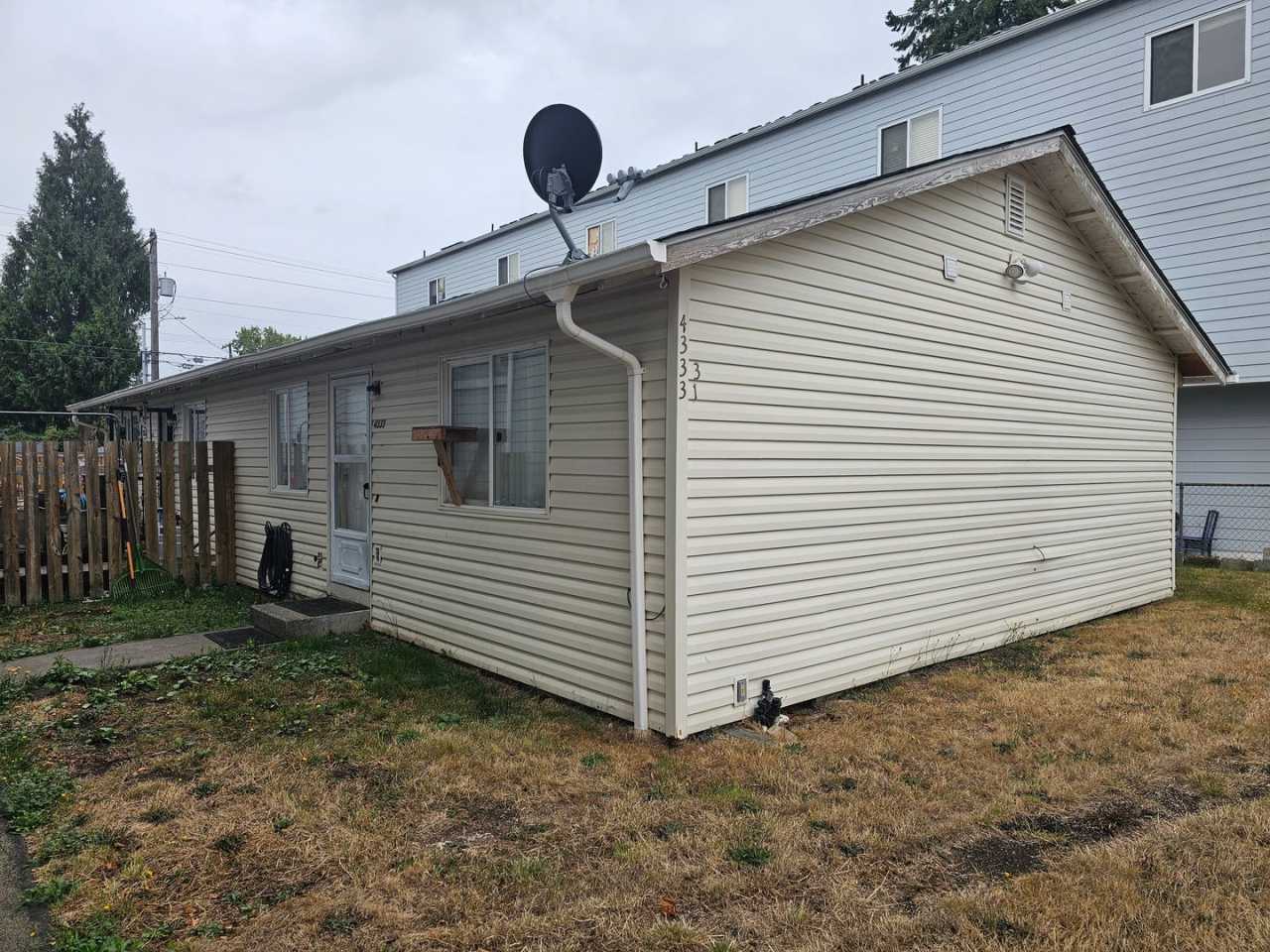 For Rent: South Tacoma duplex 2 bed 1 bath with washer/dryer - Avail NOW!