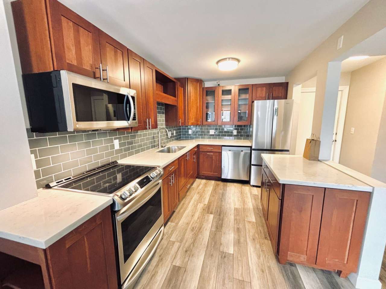 Beautiful 1 bed 1 bath executive condo! Heated parking, gym, sauna!