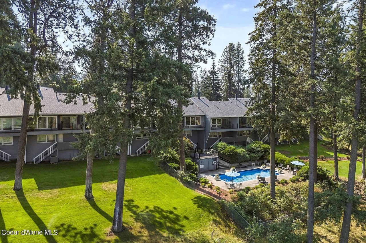 Lakefront Living! Spacious Townhome For Rent