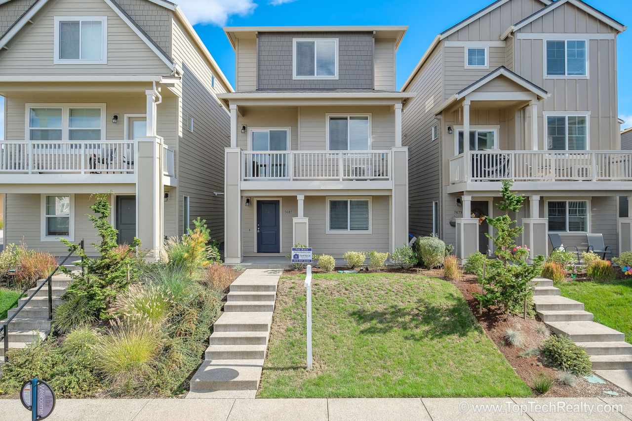 Outstanding 3 BD* 2.5 BA* + Office/den Townhome in Abbey Creek **In front of community Park** Pet Friendly!