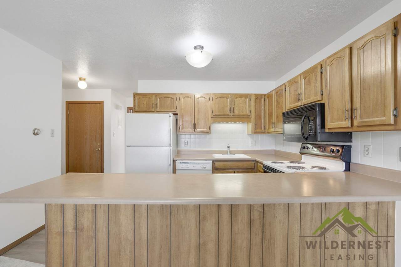 DVW Condo-New paint/Flooring- 1 Bedroom/1 Bath w/Clubhouse