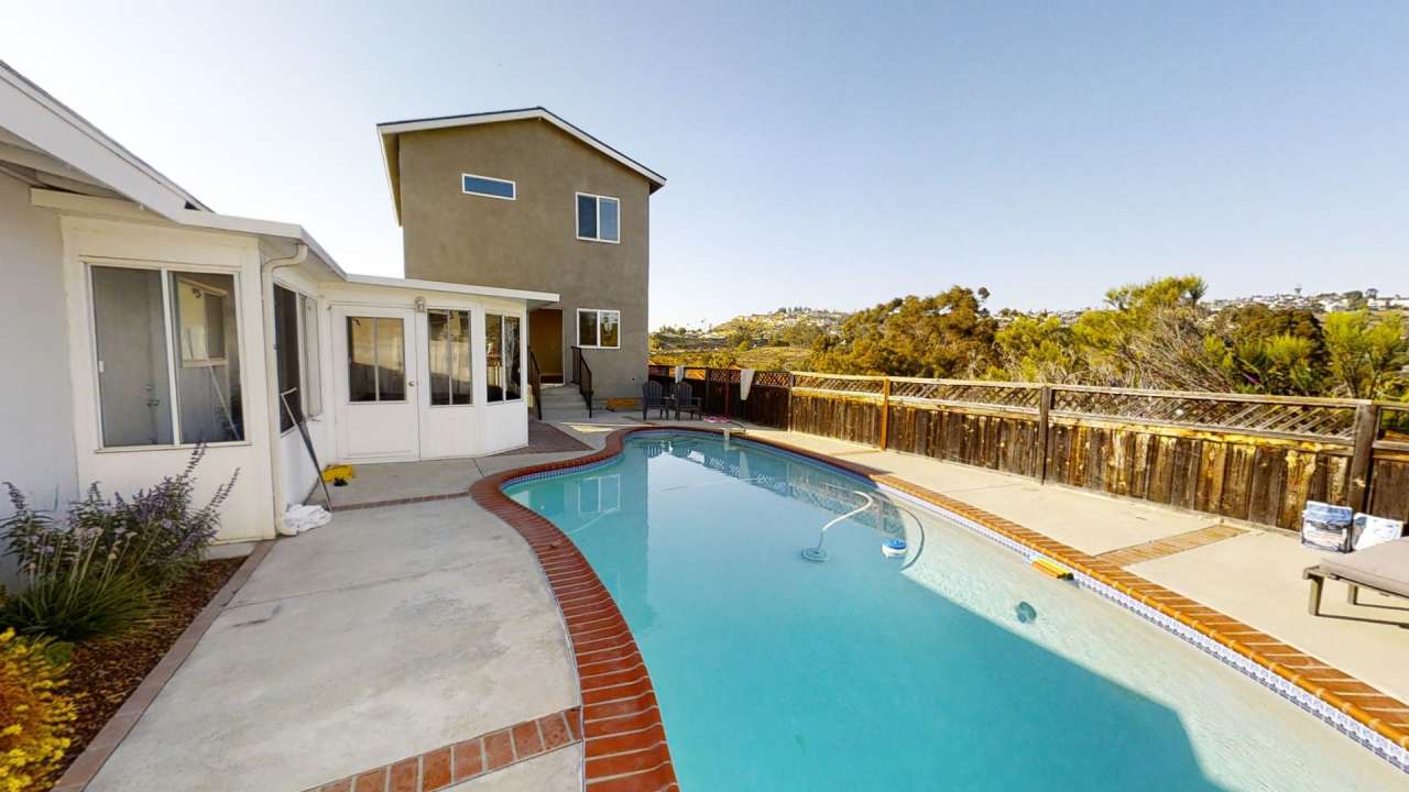 4BD/2BA, POOL!!