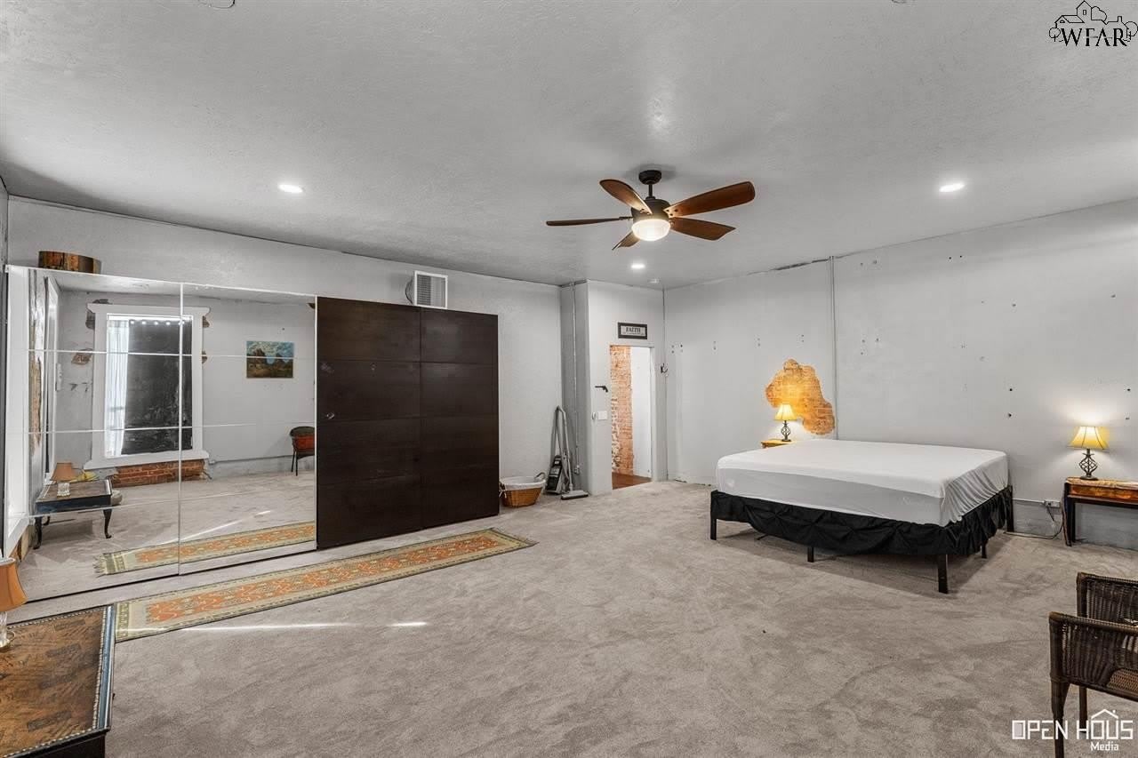 101 N WAGGONER STREET