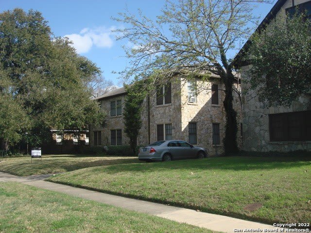 224 E Rosewood