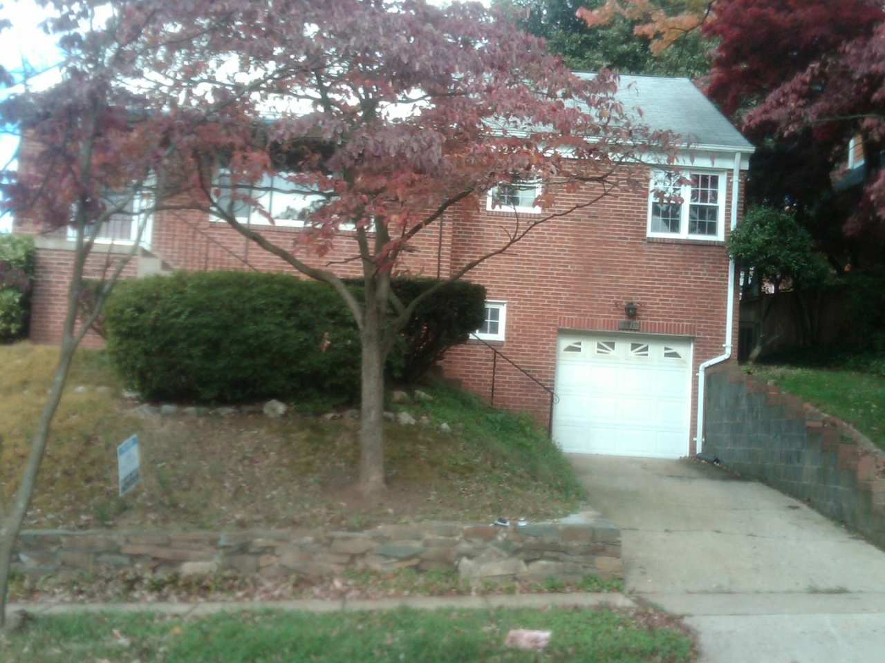 NICE 3BR RAMBLER CLOSE TO NIH