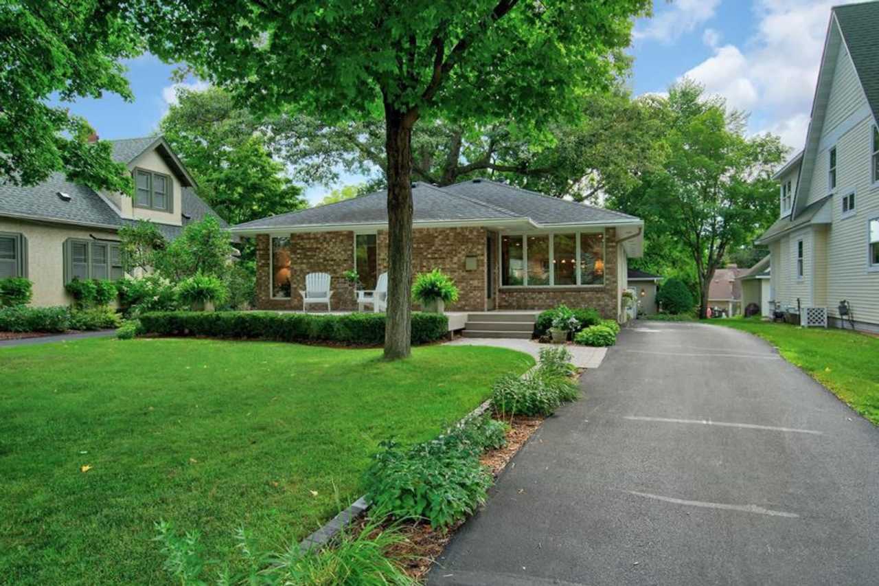 Wayzata 3 bedroom 3 bath Charmer- Available NOW -Reduced Winter Rent