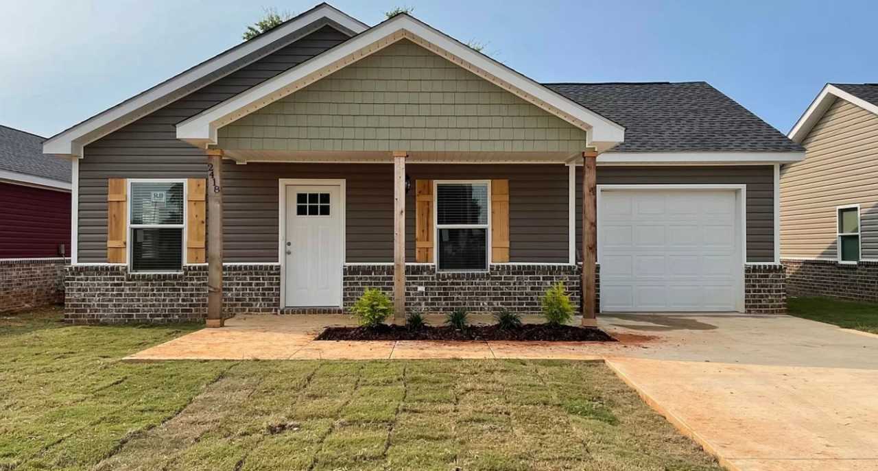 3 bed 2 bath close to the W